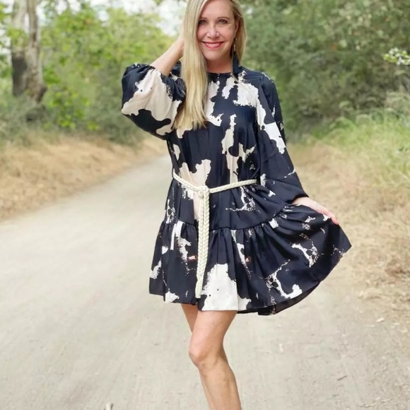 ALEXIS Abstract Long Sleeve Rope Belt Tiered Mini Dress Black and Cream Size XS - Picture 1 of 12